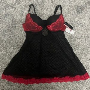 Medium red and black intimate